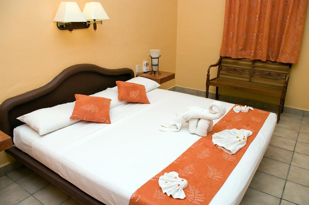 Hotel Lunasol Playa del Carmen Bagian luar foto